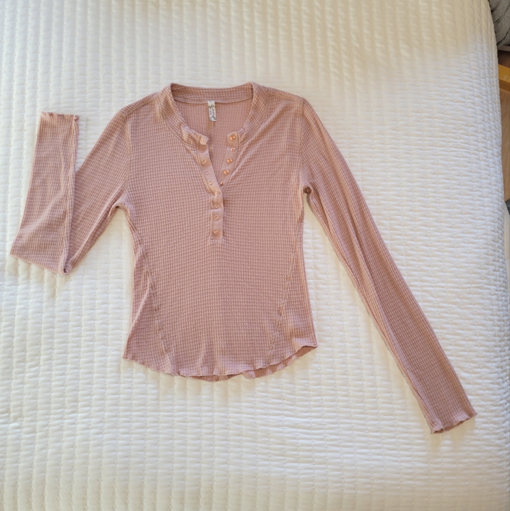 Free people thermal, dusty rose color, size medium